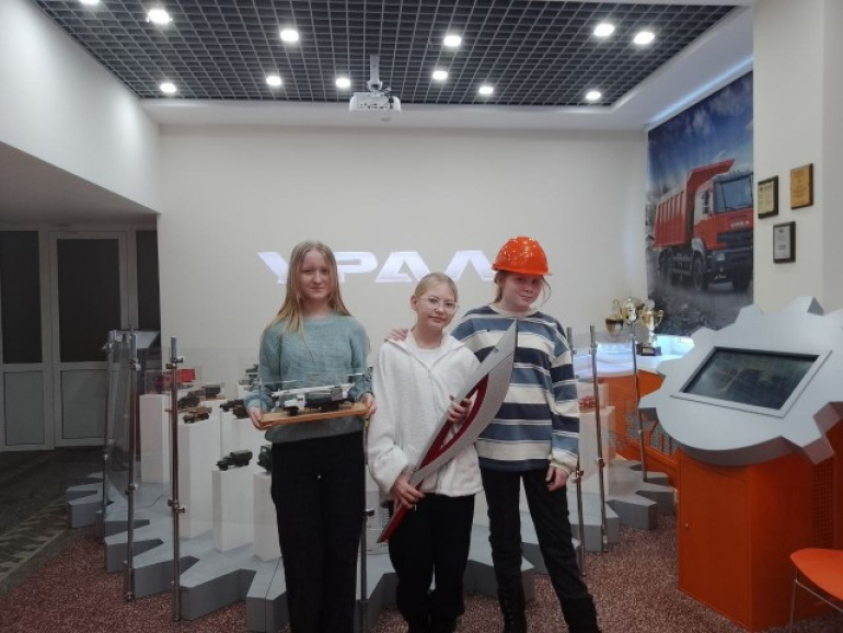 Экскурсия на автомобильный завод «УРАЛ»  в рамках акции «Сто дорог – одна твоя»