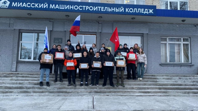 Студенты и преподаватели ГБПОУ "МИМК" подарили частичку тепла защитникам Отечества!