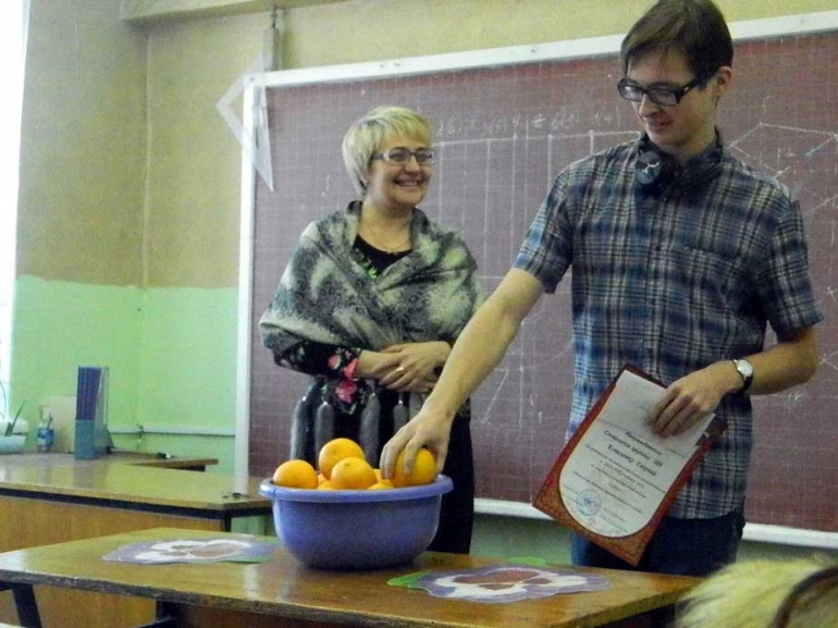 Желтый апельсин